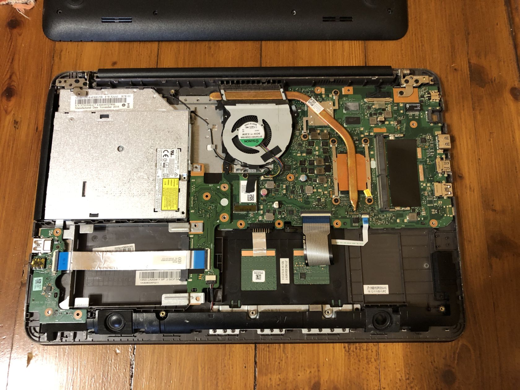 ноутбук asus X556  R556 на частини залитий - фото фото фото 3