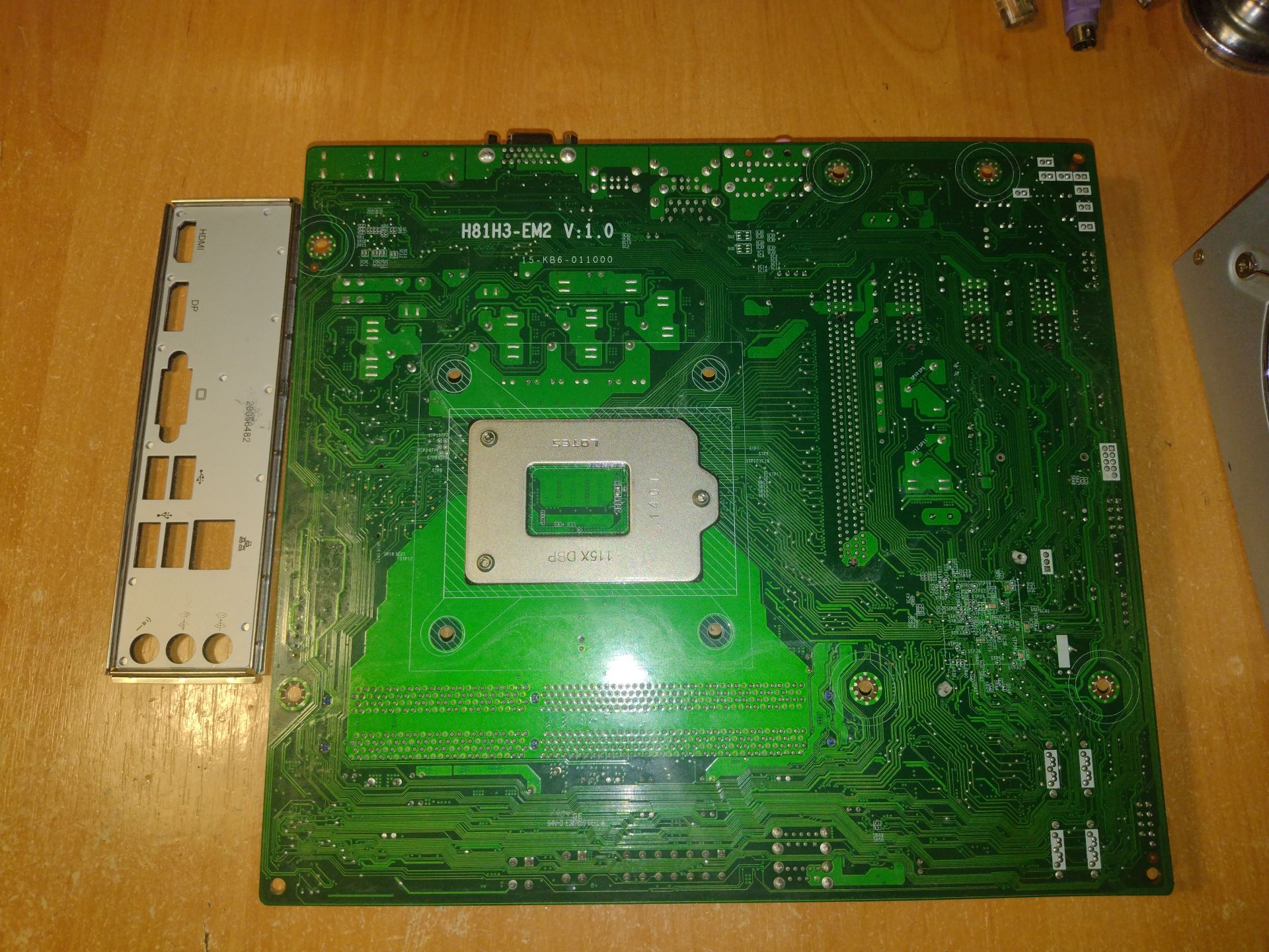 ECS Elitegroup H81H3-EM2      (H81)2xDDR3     (s-1150)+e1220 v3 - фото фото фото 1