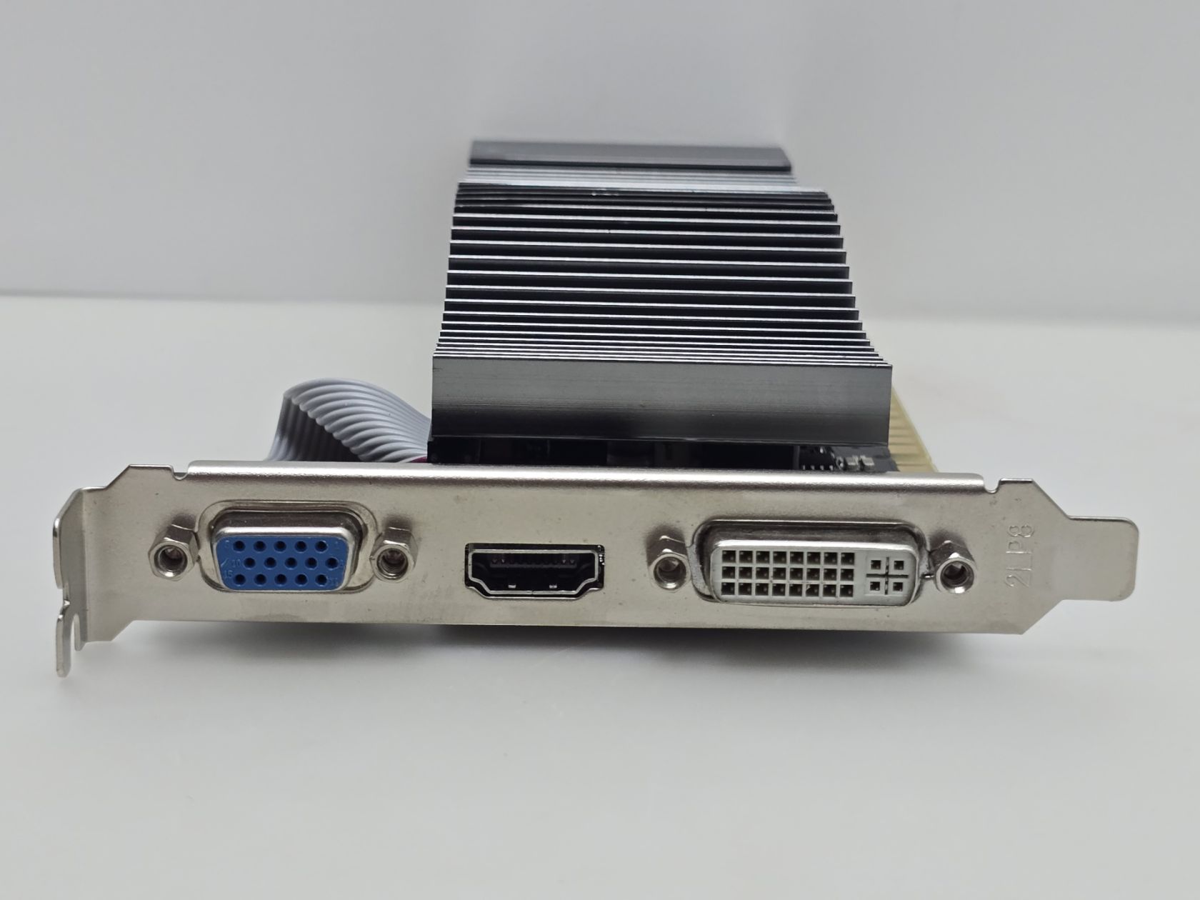 Відеокарта Point of View GeForce GT 520 1GB  (1Gb,GDDR3,64 Bit,HDMI,PCI-Ex,Б/у) - фото фото фото 1