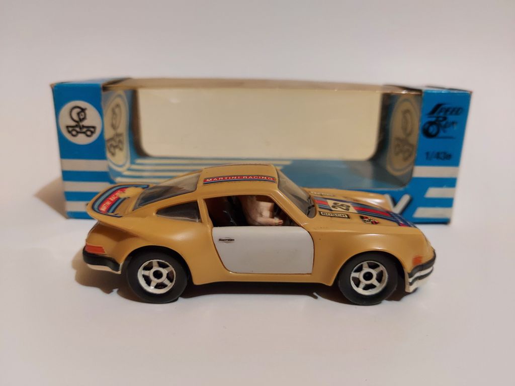 Norev 1:43  (plastic) Porsche Carrera RSR Martini - фото фото фото 2