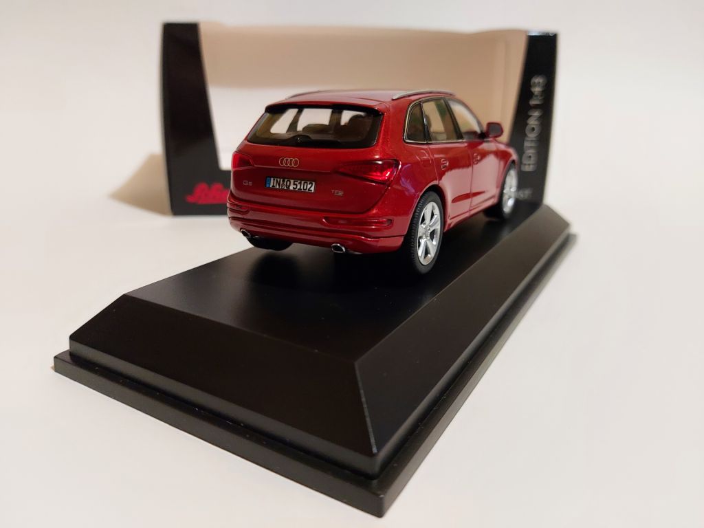 Schuco 1:43 Audi Q5  (2013) redmetallic - фото фото фото 4
