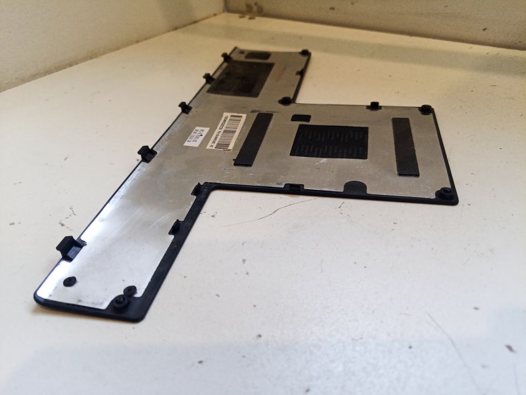 Б/У Сервісна кришка на Lenovo B570e - фото фото фото 3