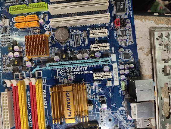 Мат. плата Gigabyte GA-EP41-UD3L rev1.0 LGA775 G41 PCI-E+GbLAN SATA ATX 4DDR2 № 252305103 - фото фото фото 1