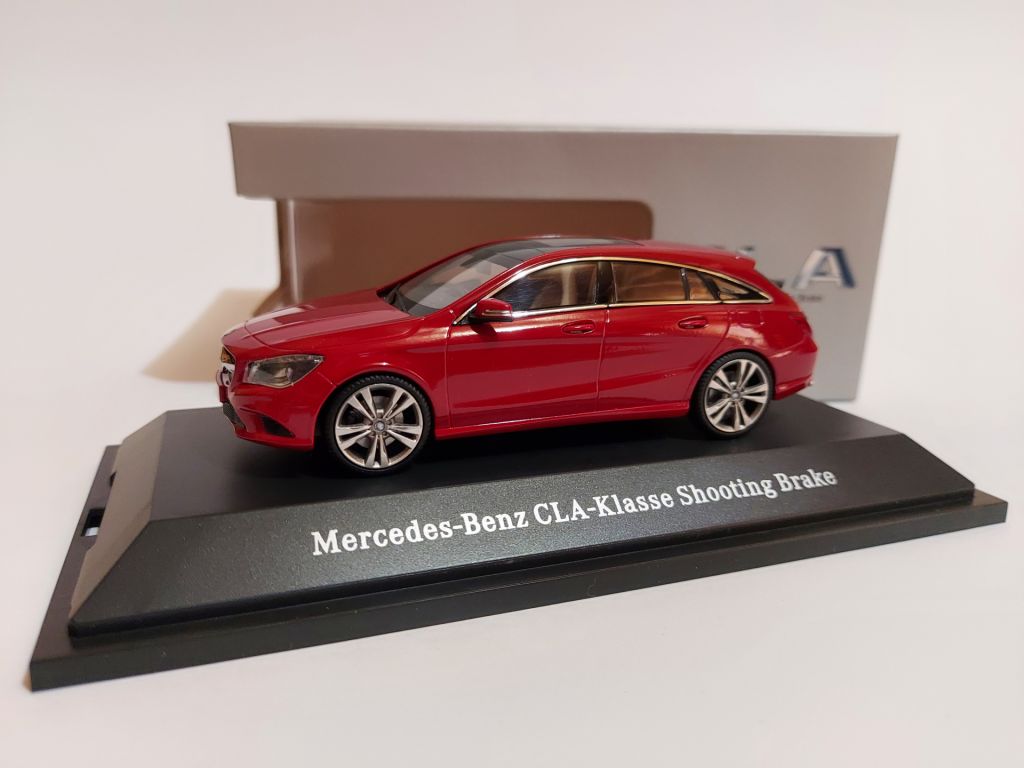 Kyosho 1:43 Mercedes-Benz CLA-Class Shooting Brake  (X117) jupiter red - фото фото фото 0