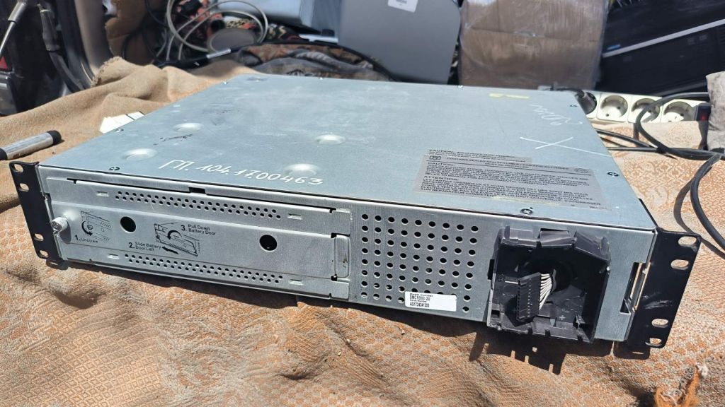 Бесперебійник APC Smart-UPS C 1000VA 2U   (SMC1000I-2U) - фото фото фото 0