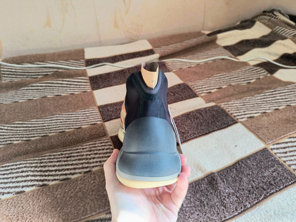 Кросівки Adidas Yeezy Quantum - фото фото фото 3