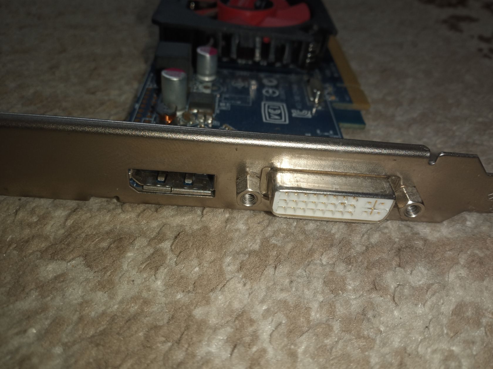 Відеокарта AMD Radeon HD 7470 - фото фото фото 0