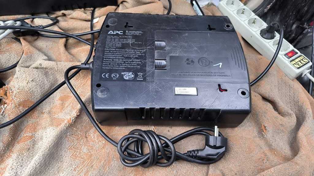 Безперебійник ДБЖ UPS APC Back-UPS ES550   (BE550G-RS) - фото фото фото 1