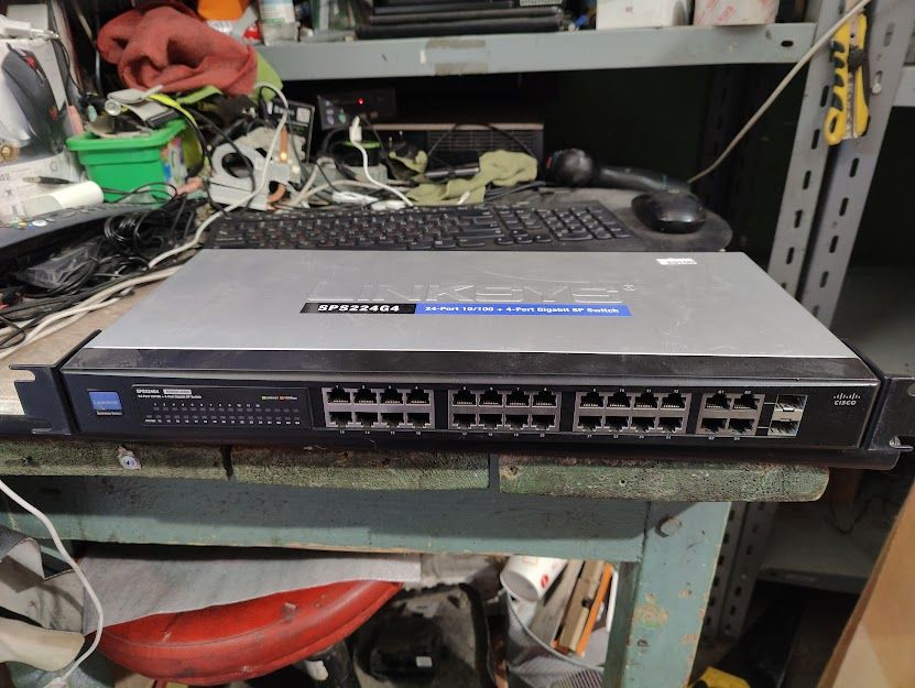 Коммутатор Cisco Linksys SPS224G4 24+4-port № 242210100 - фото фото фото 0