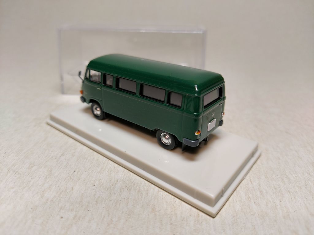 Brekina 1:87 Mercedes-Benz L 206D  (1970) green - фото фото фото 2