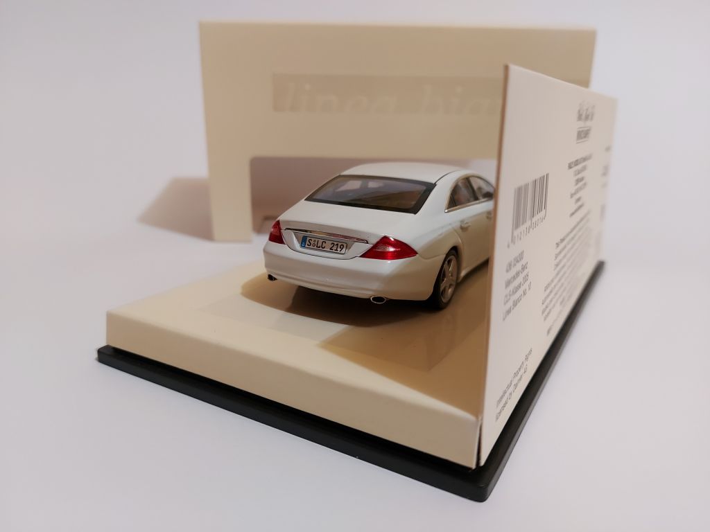 Minichamps 1:43  (Limited Edition 1 of 2,008) Mercedes-Benz CLS-Class  (2005) white - фото фото фото 6