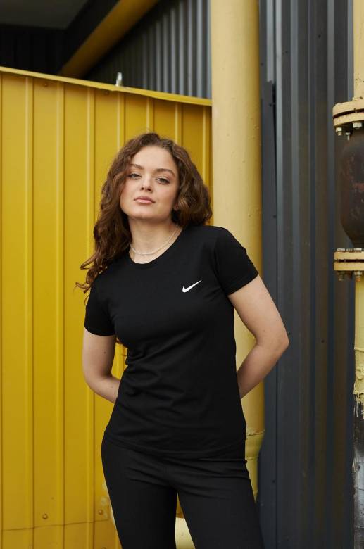 Женская футболка Nike черная - фото фото фото 0
