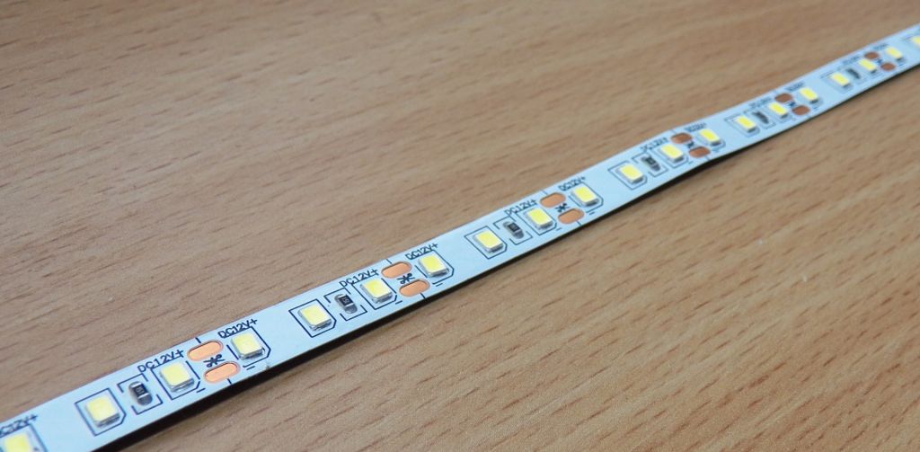 Світлодіодна стрічка 12V 120 LED2835 IP20 white - фото фото фото 1