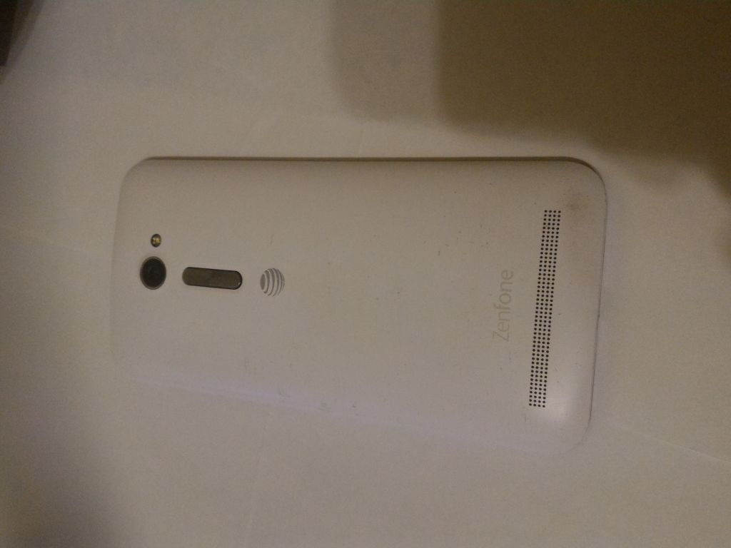 ASUS ZenFone 2E, 5", 2x1.6Ghz, 1/8Gb, 2/8Mp, залочен на ATT - фото фото фото 1