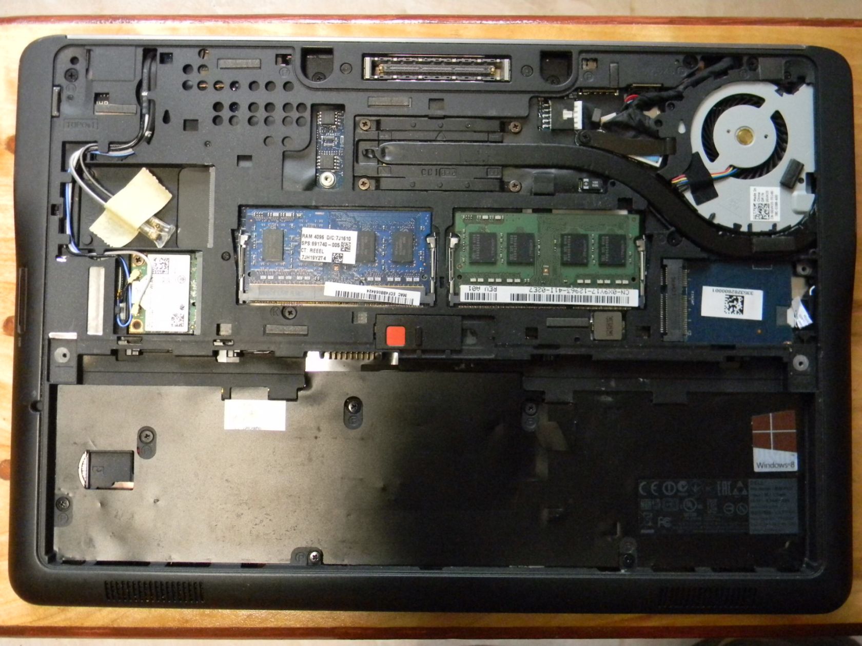 Ноутбук Dell Latitude E7240 / i7-4600 / 8GB DDR3L / 0GB SSD / Сенсорний екран - фото фото фото 3