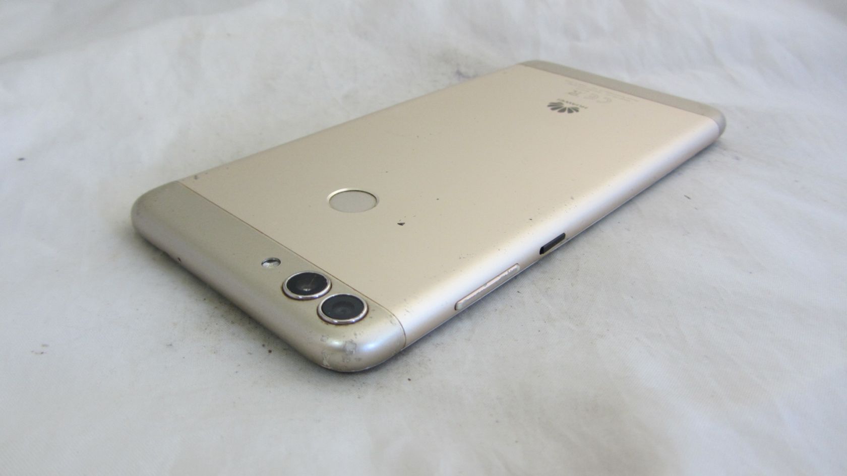 Huawei P Smart  (FIG-LX1) 3/32GB Gold - фото фото фото 5