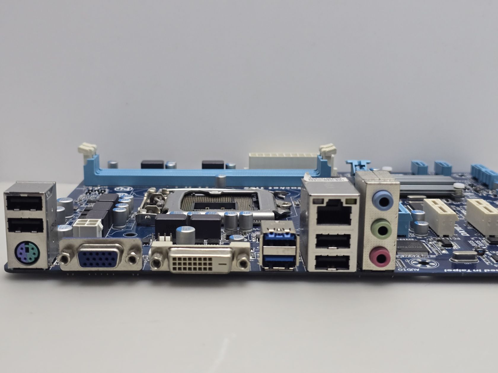 Материнская плата s1155 GIGABYTE GA-H61M-D2V  (Socket 1155,DDR3,б/у) - фото фото фото 1