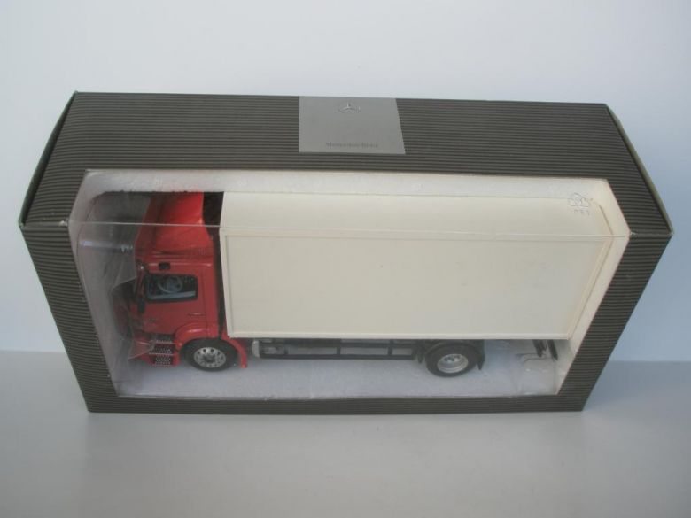 Mercedes-Benz Atego . Minichamps.   -1718- - фото фото фото 2