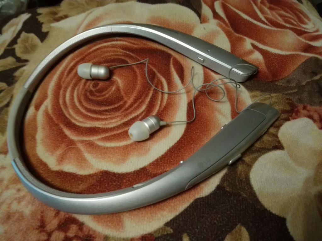 Bluetooth стерео гарнитура LG Tone HBS-1100 - фото фото фото 4