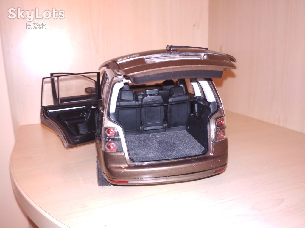 Volkswagen Touran 2010, 1/18 - фото фото фото 7