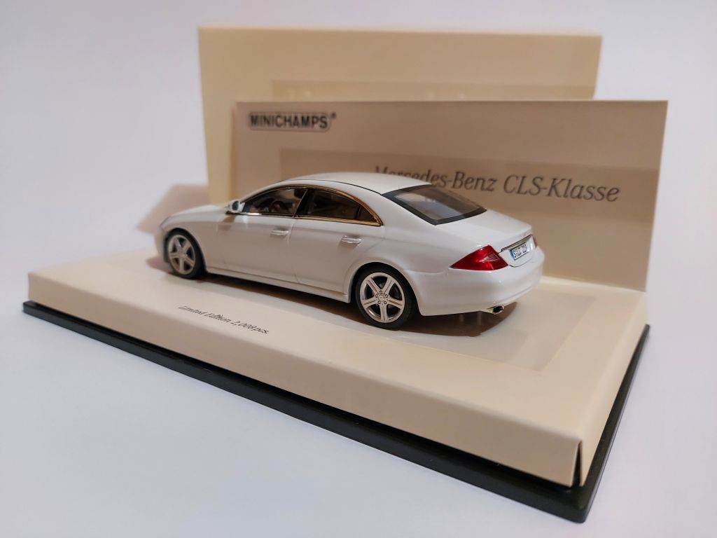 Minichamps 1:43  (Limited Edition 1 of 2,008) Mercedes-Benz CLS-Class  (2005) white - фото фото фото 4