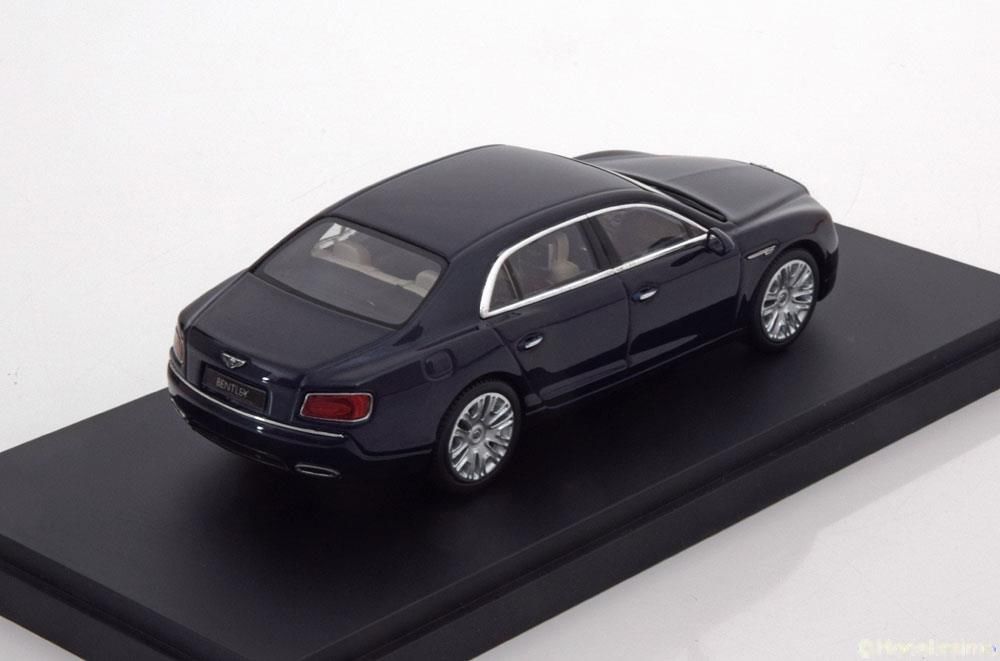 Kyosho 1:43 Bentley Flying Spur W12, dark saphire - фото фото фото 1