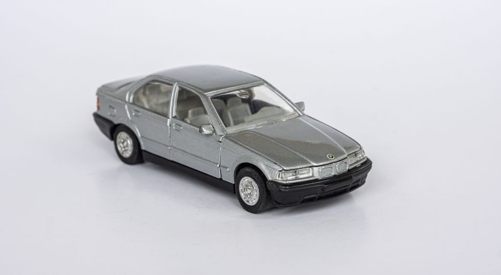 1:36 BMW 325i   (E36) 1990-96 silver, WELLY #9042 - фото фото фото 6