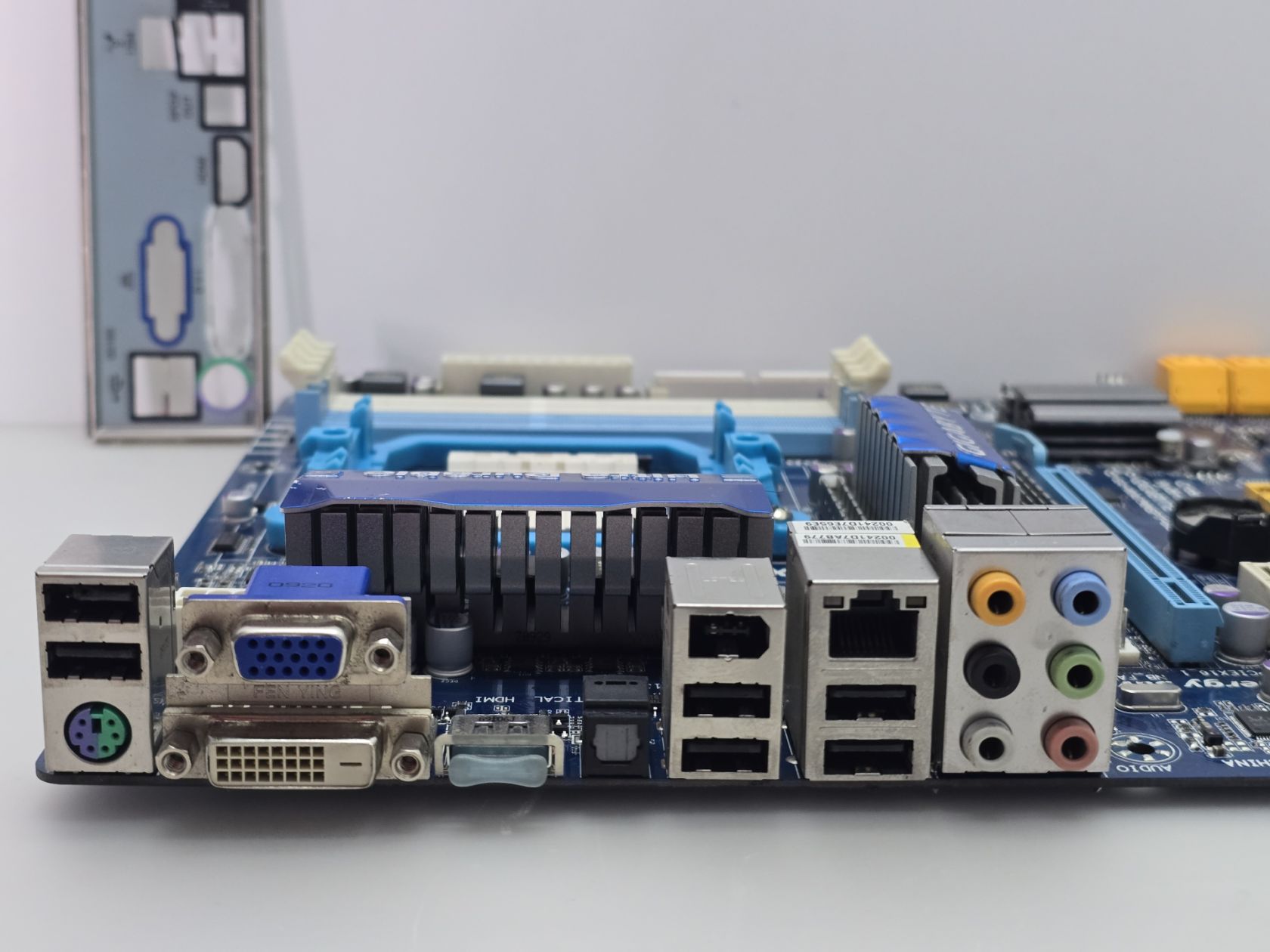 Материнська плата GIGABYTE GA-MA790GPT-UD3H   (Socket AM3 ,DDR3,б/у) - фото фото фото 1