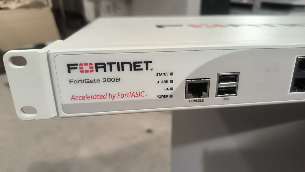 Мережевий екран Fortinet FG-200B - фото фото фото 1