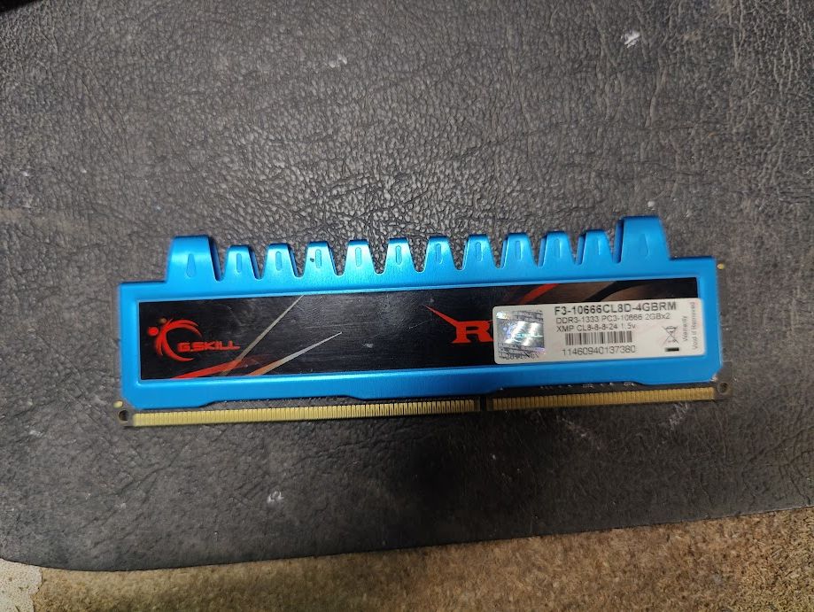 Оперативная память G.Skill DDR3-1333 2GB PC3-10666 RipjawsX F3-10666CL8D-4GBRM № 250808202 - фото фото фото 0