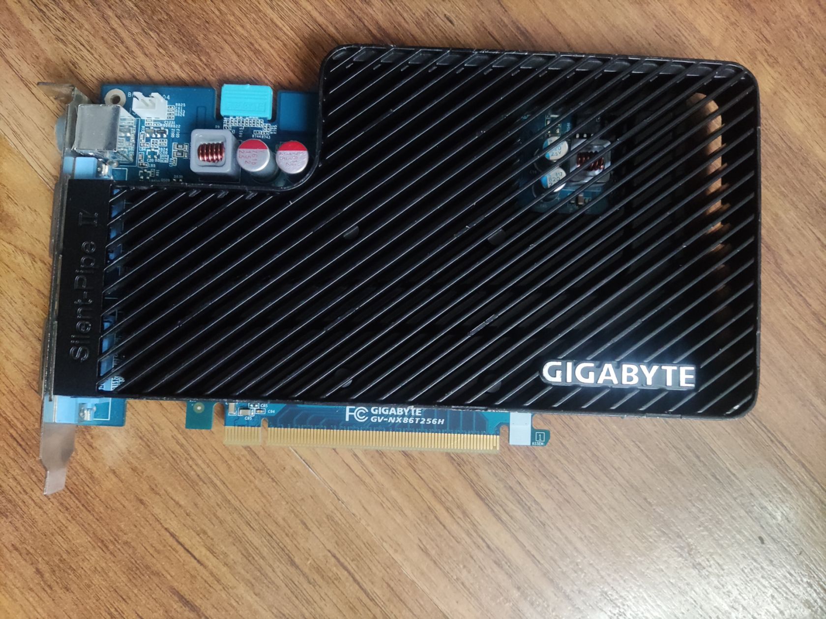 відеокарта Gigabyte GV-NX86T256H  NVIDIA GeForce 8600 GT на запчастини - фото фото фото 0