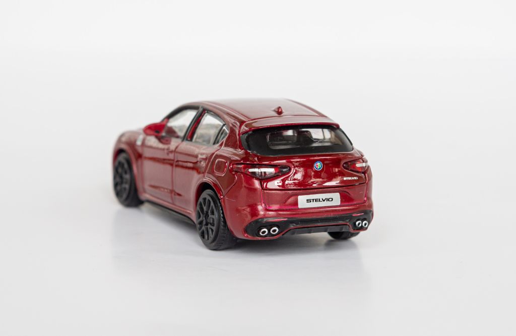 1:43 Alfa Romeo Stelvio 2017-2023 red, Bburago #11852 - фото фото фото 4