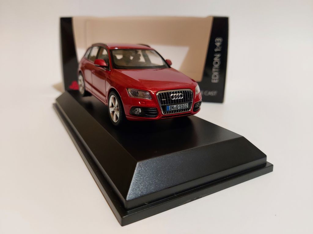 Schuco 1:43 Audi Q5  (2013) redmetallic - фото фото фото 6