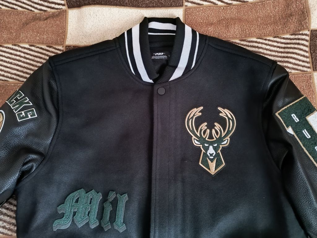 Бомбер Pro Standard NBA Milwaukee Bucks Old English Varsity Jacket - фото фото фото 5