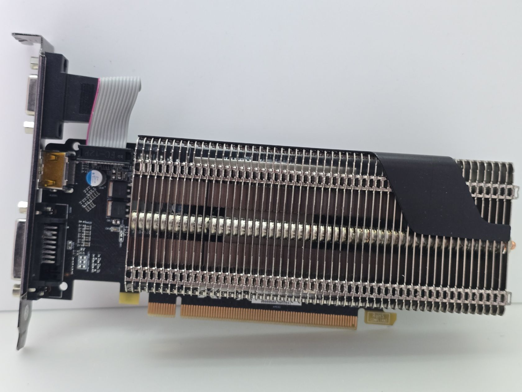 Видеокарта XFX Radeon R7 240 2GB   (GDDR3,128 Bit,HDMI,PCI-Ex,Б/у) - фото фото фото 0