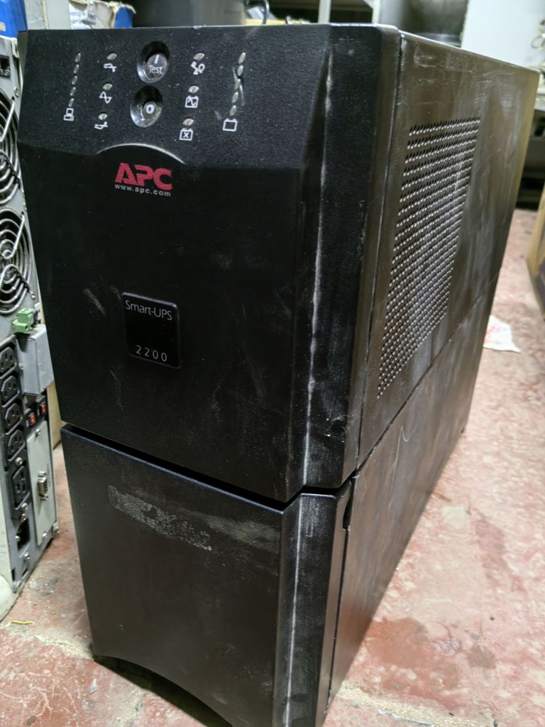 SUA2200i APC Smart-UPS 2200VA ІБП чорний  (8006-61) - фото фото фото 3