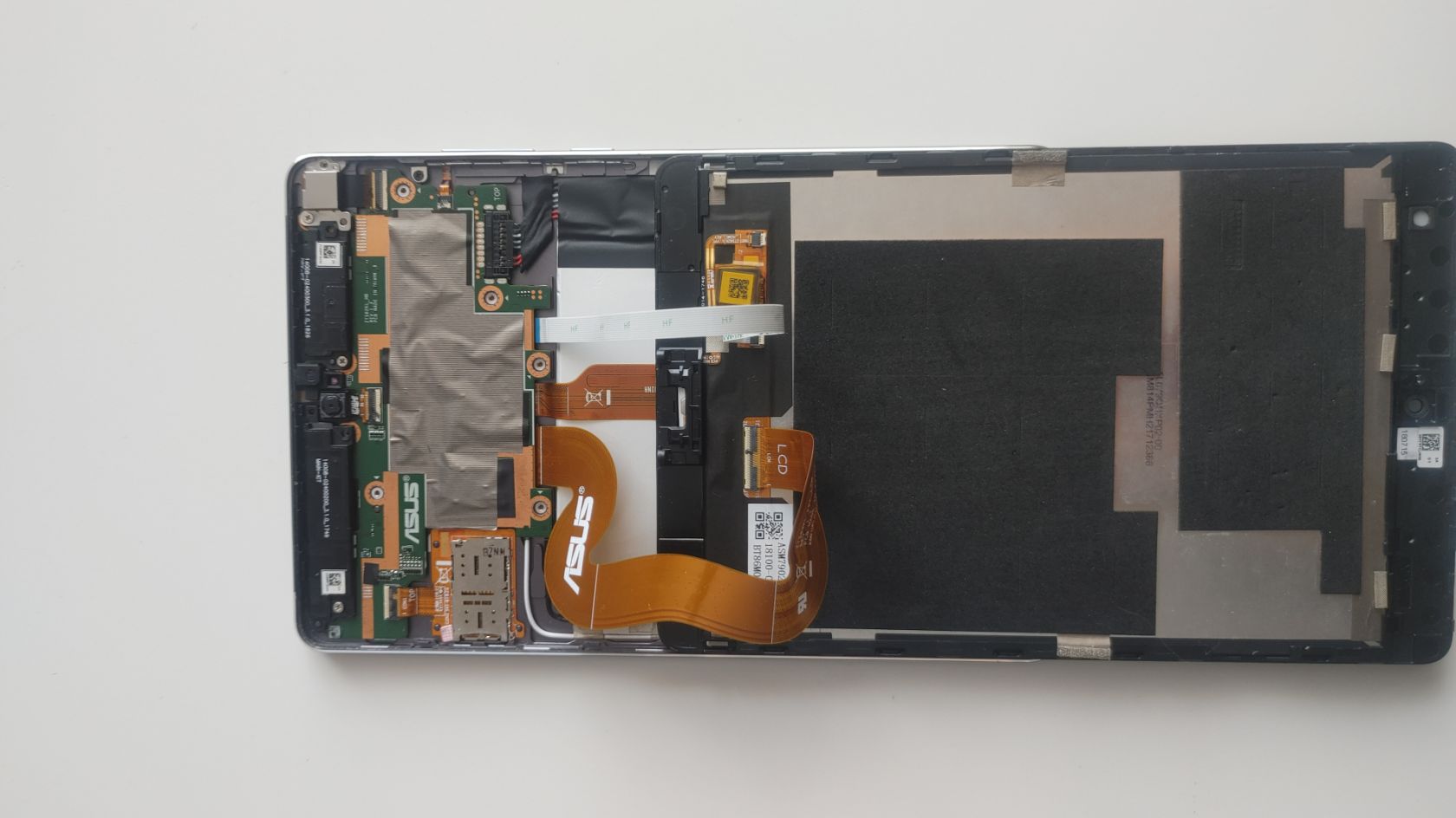 Asus ZenPad Z8s  (ZT582KL) - фото фото фото 5