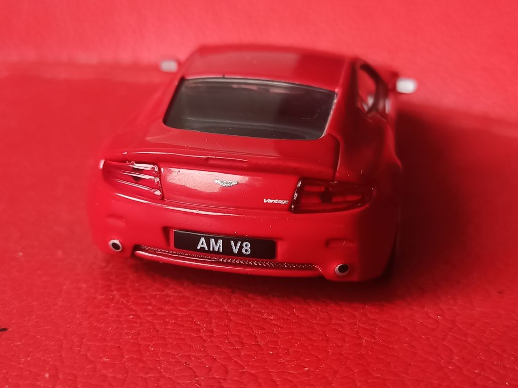 ASTON  MARTIN  AMV8  1 :43 DeAgostini - фото фото фото 2