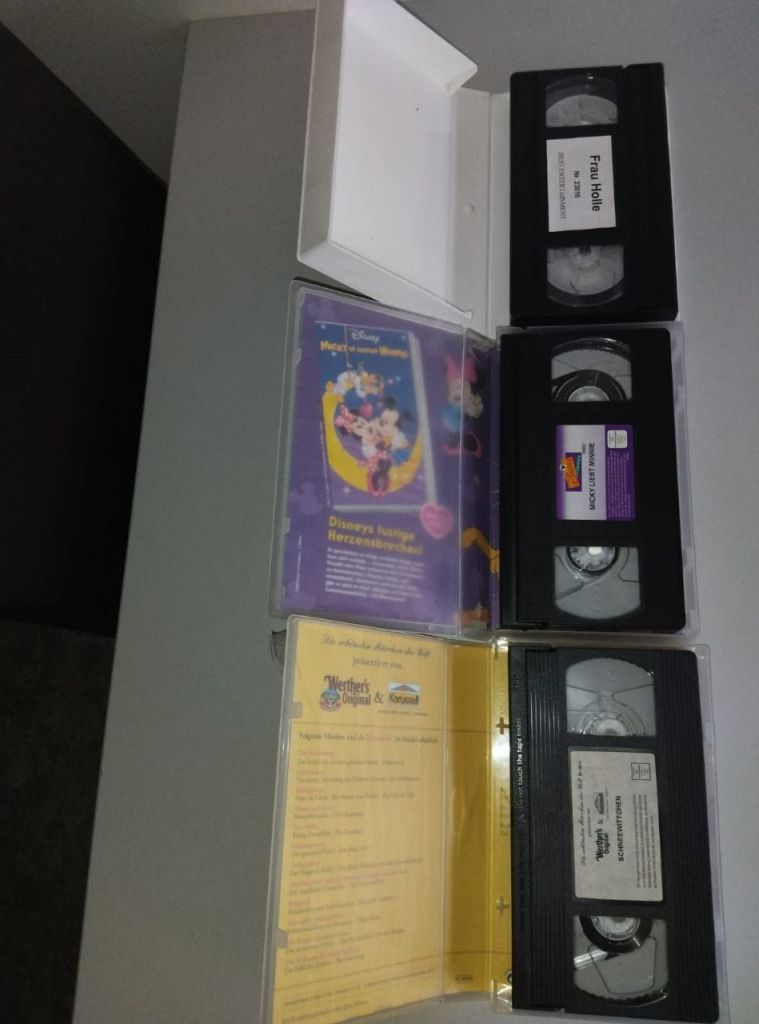 ВІДЕОКАСЕТИ VHS Оригінал Німеччина / Disney / Казки німецькою мовою   (3 шт.) - фото фото фото 3