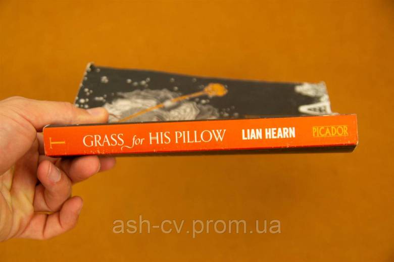 Книжка GRASS for HIS PILLOW. Lian Hearn - фото фото фото 1