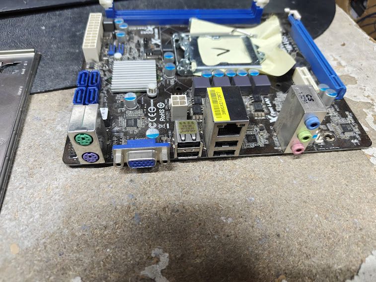 Мат. плата ASRock H61M-VG3 LGA1155 H61 PCI-E+SVGA+GbLAN SATA MicroATX 2DDR3 № 260105103 - фото фото фото 2