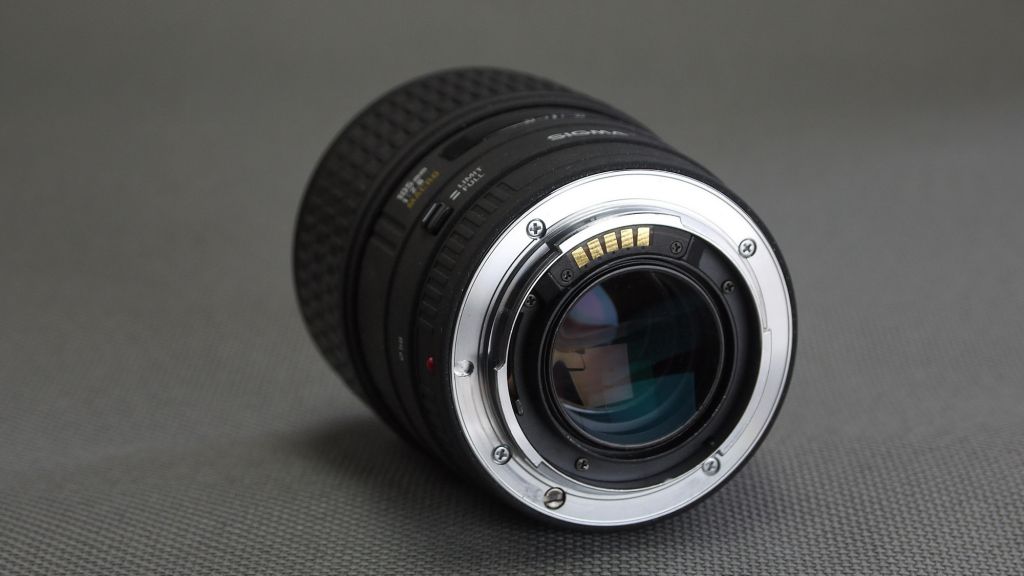 Об'єктив Sony AF Sigma 105mm/2.8 EX Macro макрообъектив для Sony/Minolta Ф58mm Вживане - фото фото фото 2