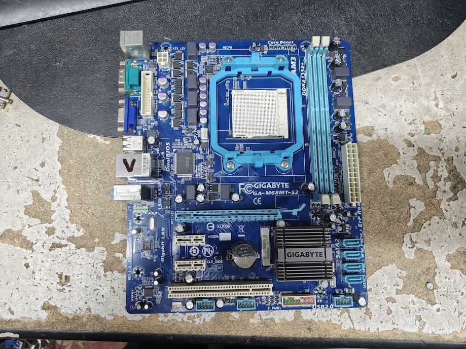 Мат. плата GIGABYTE GA-M68MT-S2 Socket AM3 mATX 2DDR3 № 261203501 - фото фото фото 0