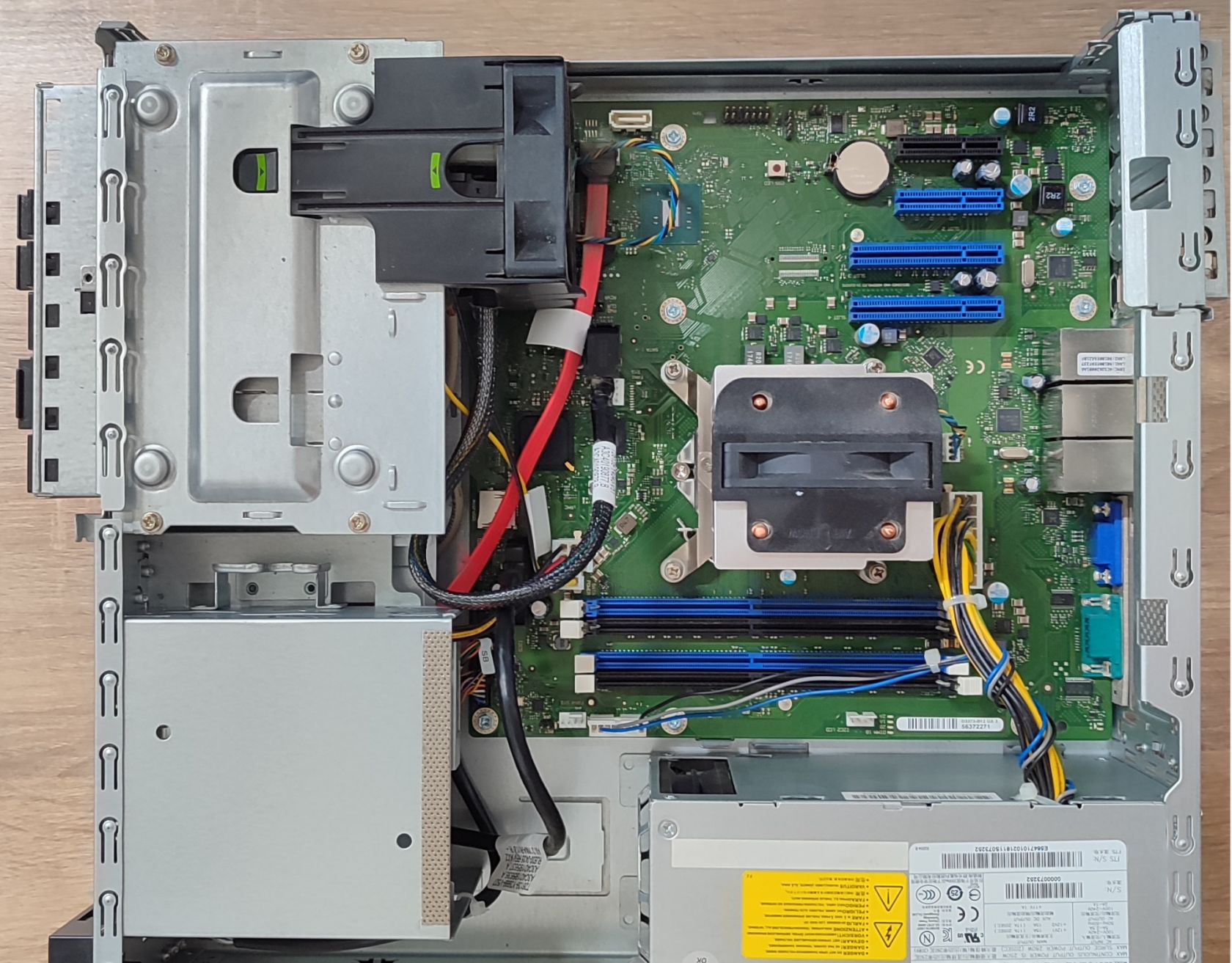 Ультрамалий сервер Fujitsu Primergy TX1320 M3   (DDR4) - робочий - фото фото фото 6