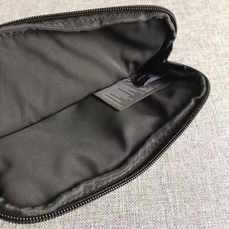 Міні-сумка y-3 ch2 gfx pouch bag yohji yamamoto - фото фото фото 4
