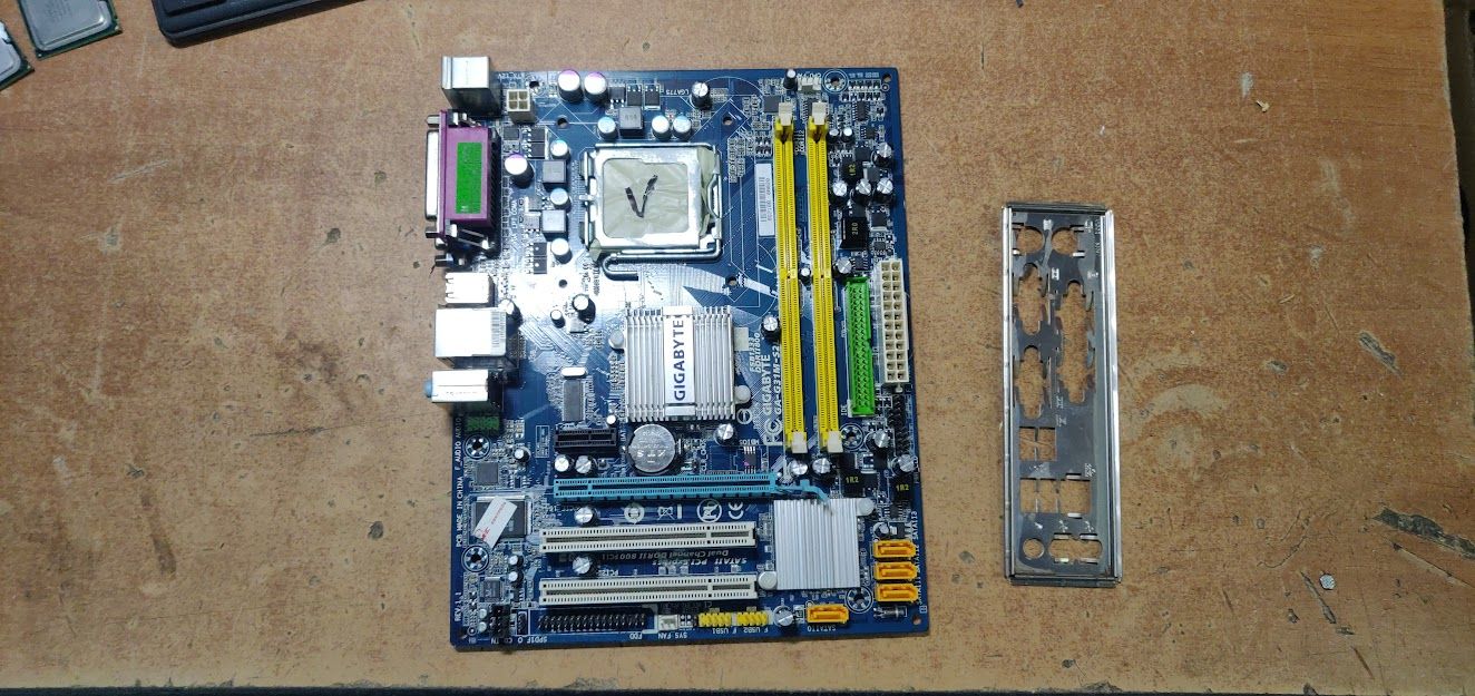 Мат. плата Gigabyte GA-G31M-S2L rev1.1 LGA775 G31 PCI-E+SVGA+GbLAN SATA MicroATX 2DDR2 № 212211 - фото фото фото 0