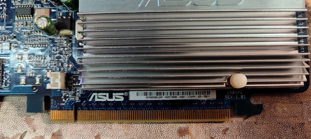 Видеокарта ASUS GeForce 7600 GS EN7600GSSILENT/HTD/512M/A 512MB PCI-E № K230611305 - фото фото фото 2