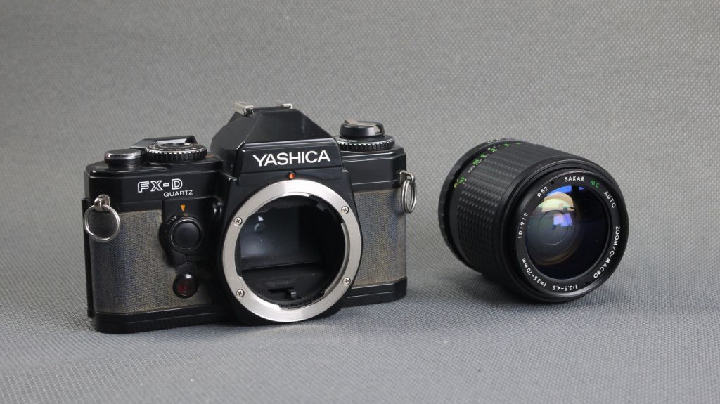Пленочный фотоаппарат Yashica FX-D Quartz + объектив Sakar 35-70mm/3.5-4.5 MC Ф52мм Вживане - фото фото фото 5