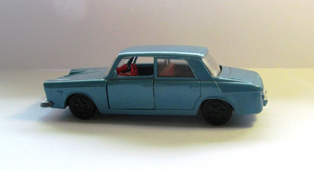 Lancia Flavia  модель 1:43 СССР ремейк 1:43 - фото фото фото 1