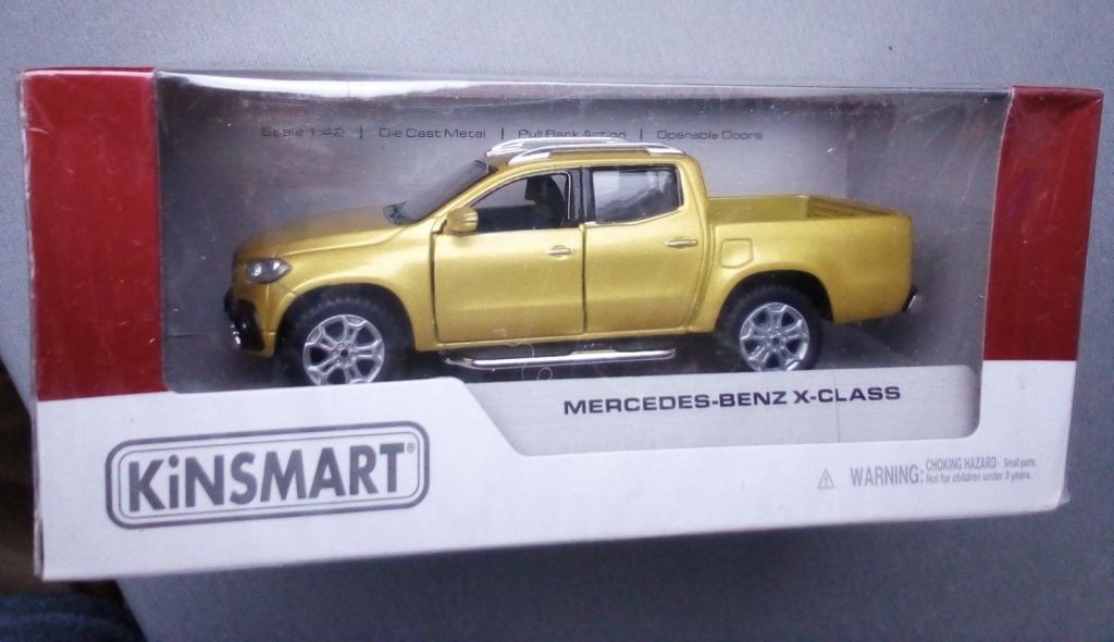 Mercedes Benz X-Classe золотий 1:42 Kinsmart - фото фото фото 1
